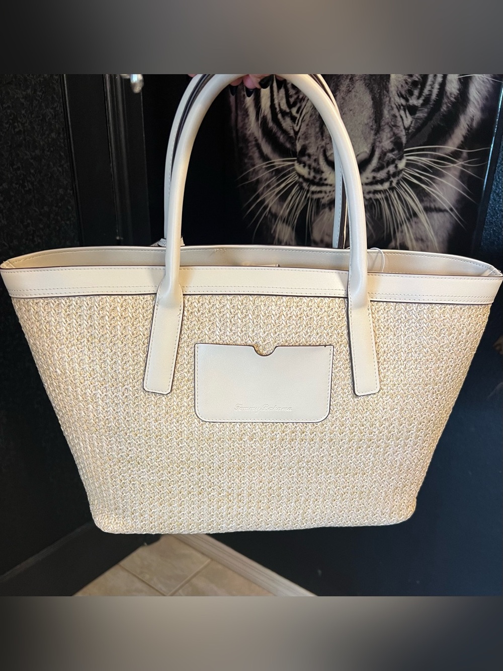 Tommy Bahama Raffia and PU Large Logo Tote with pineapple 🍍 charm-NWT - Picture 9 of 13